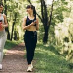 chicas caminando